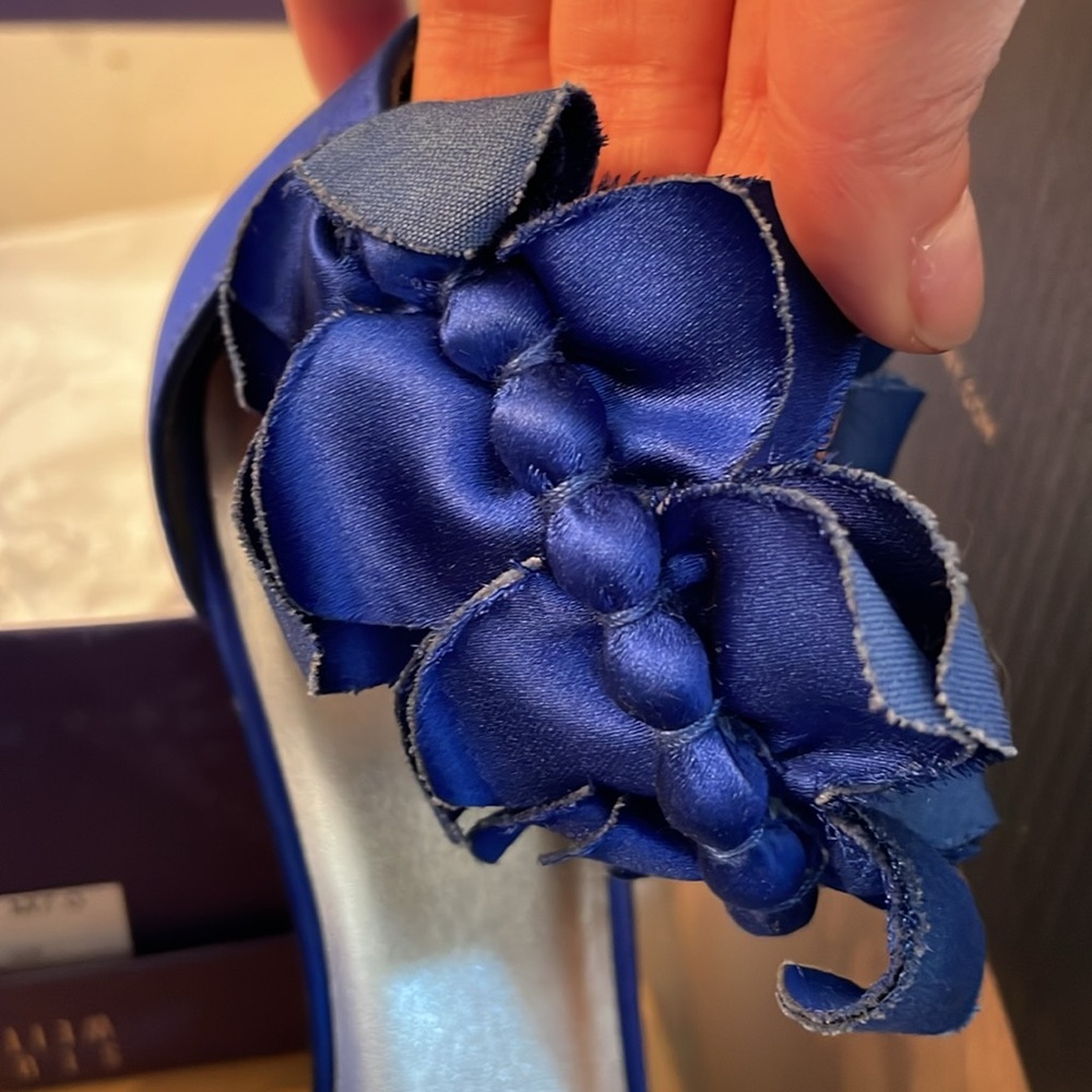 Stuart Weitzman Giggle Royal Blue Satin Women's Heels size 7 💙🦋 - Picture 8 of 11